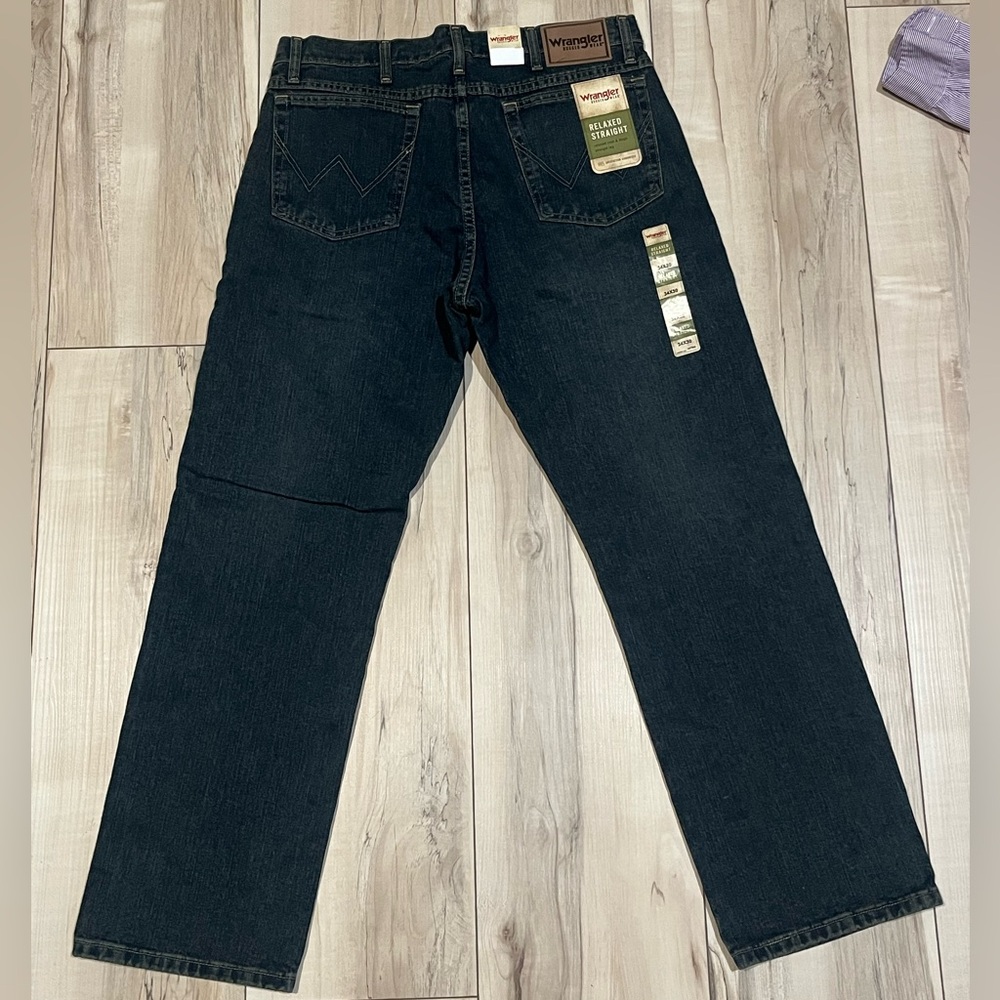 Wrangler Relaxed Straight 34x30 men’s jeans, NEW!